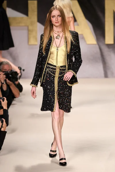 Look 15